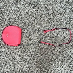 Small coral Guess crossbody purse